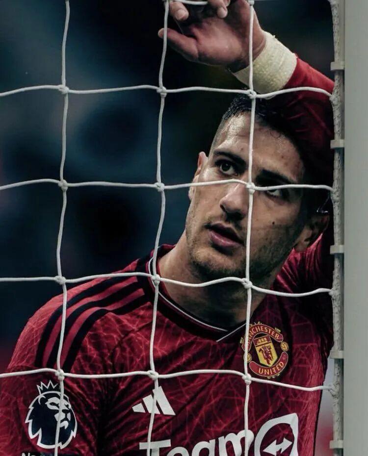 开云体育服务-邮报：达洛特相信自己应该成为球队未来的首选右后卫